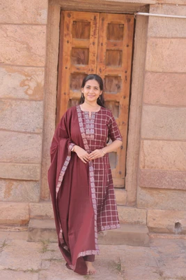 Cocoa Charm Check Chungidi With Peacock Border Kurta Set With Dupatta